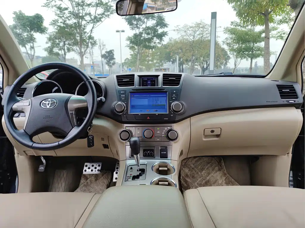 TOYOTA HIGHLANDER 2010