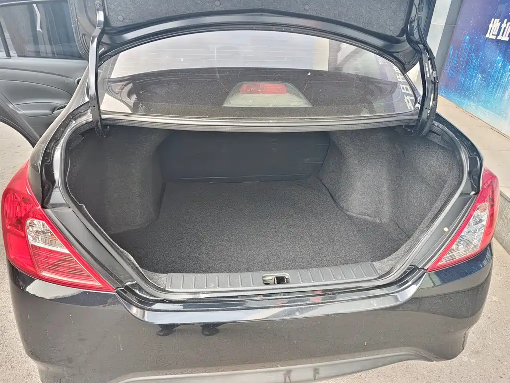 NISSAN SUNNY 2015