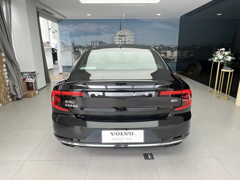 VOLVO S90 2023