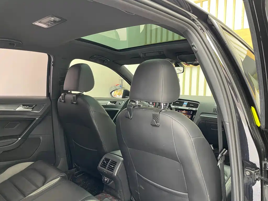 VOLKSWAGEN GOLF 2020