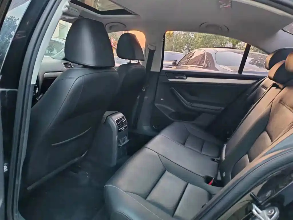VOLKSWAGEN SAGITAR 2018