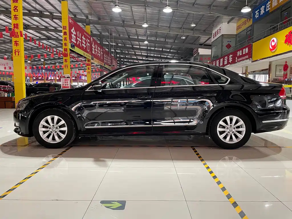 VOLKSWAGEN PASSAT 2011