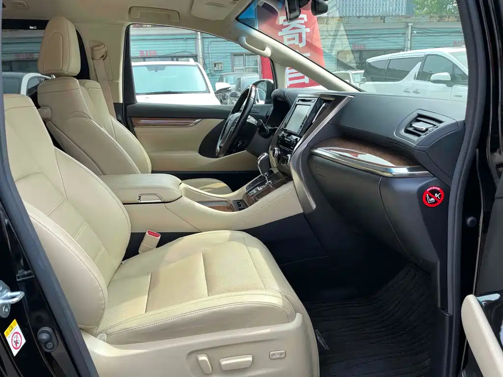 TOYOTA ALPHARD 2017