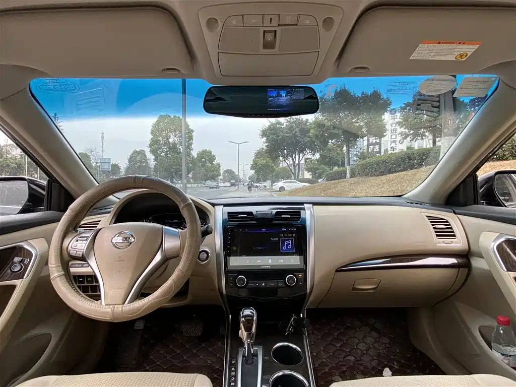 NISSAN TEANA 2015