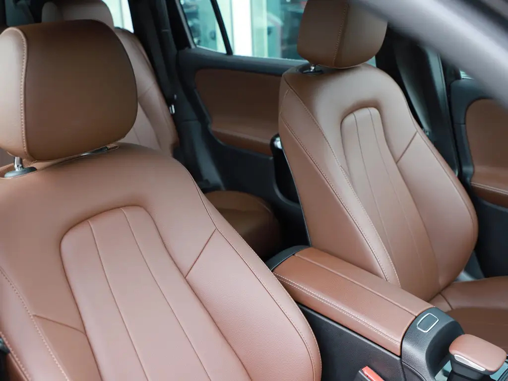 MERCEDES BENZ GLB 2024