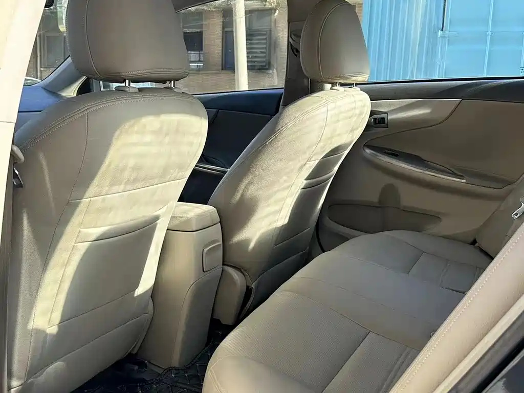 TOYOTA COROLLA 2010