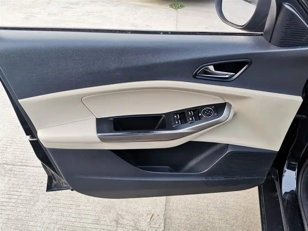 FORD ESCORT 2016