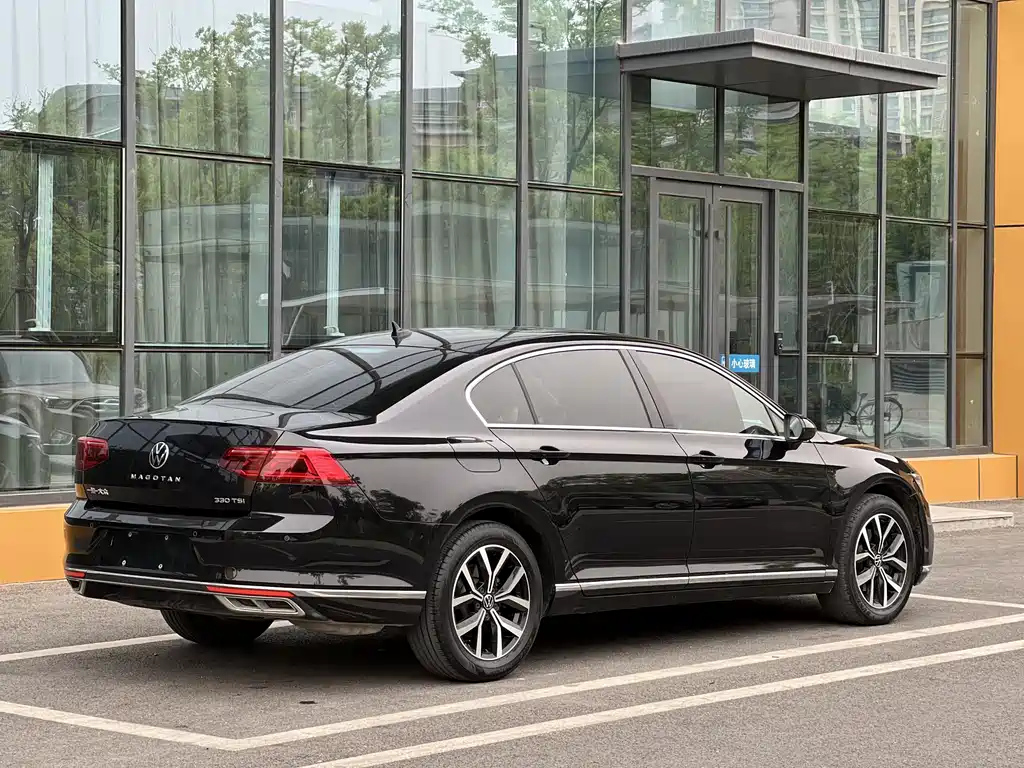 VOLKSWAGEN MAGOTAN 2022