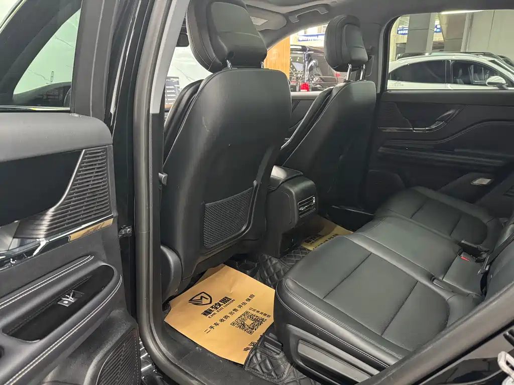 LINCOLN ADVENTURER 2020