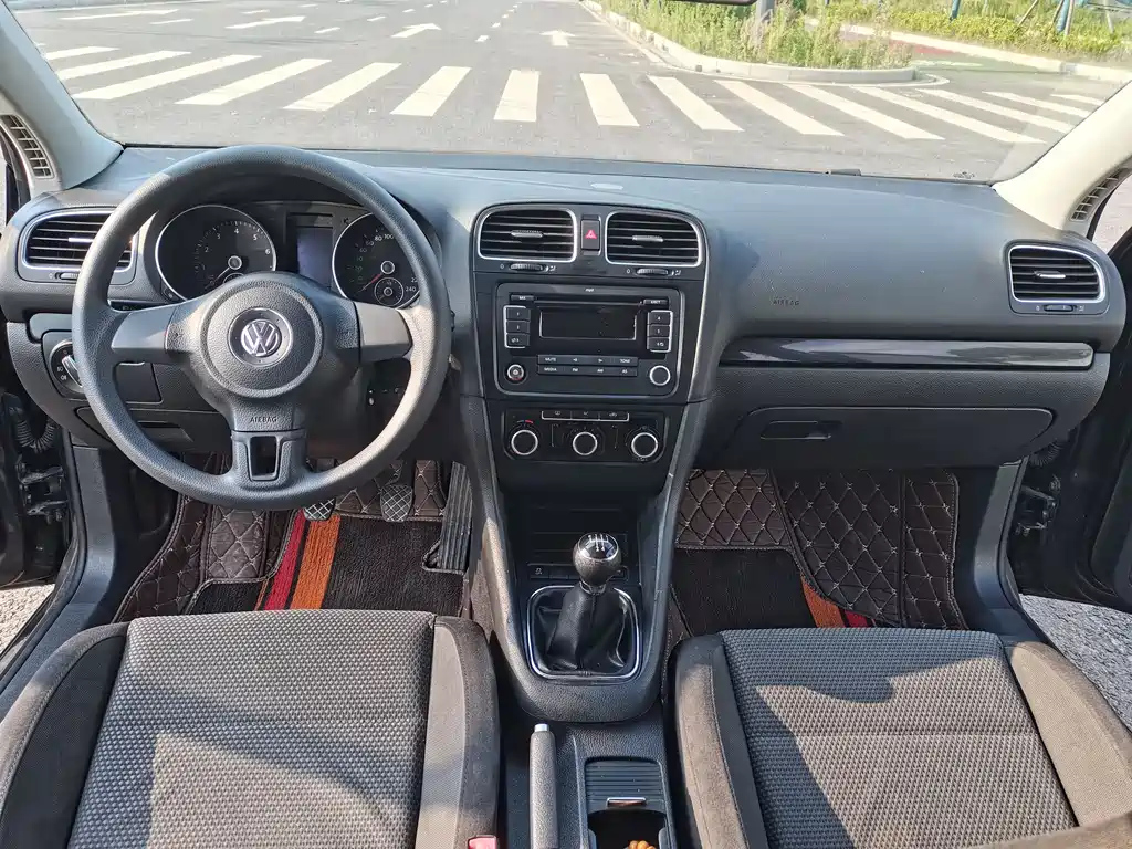 VOLKSWAGEN GOLF 2012