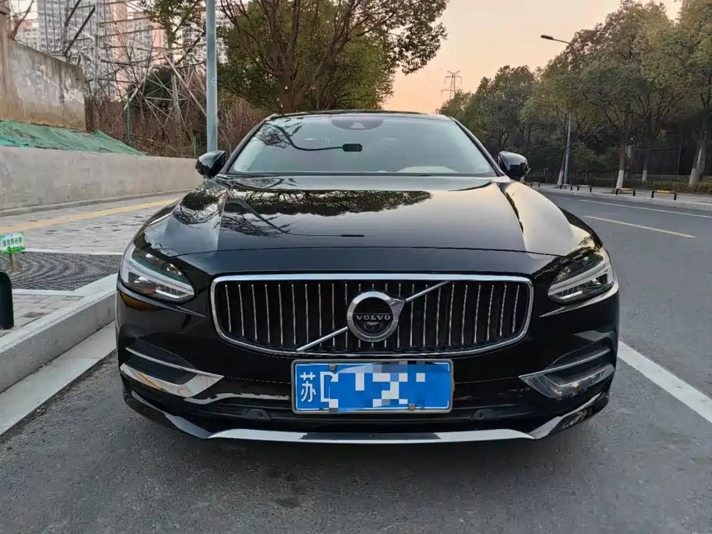 VOLVO S90 2019