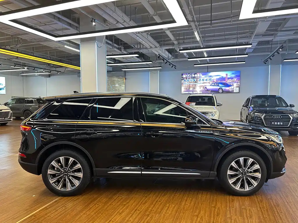 LINCOLN ADVENTURER 2021