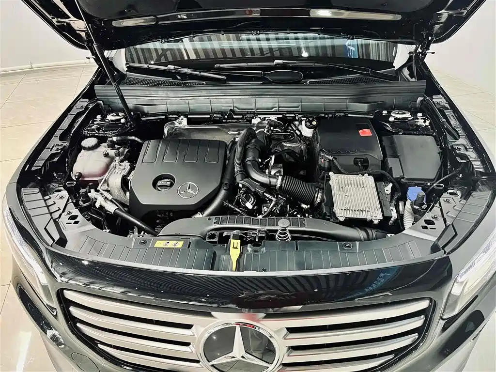 MERCEDES BENZ GLB 2024