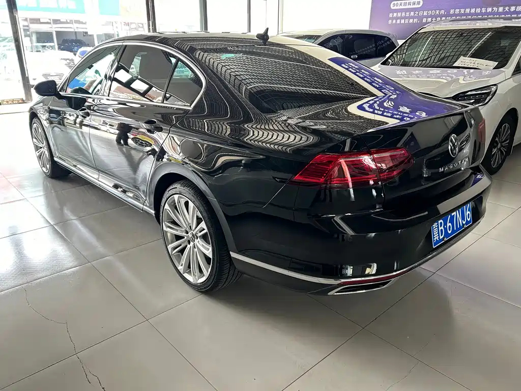 VOLKSWAGEN MAGOTAN 2022