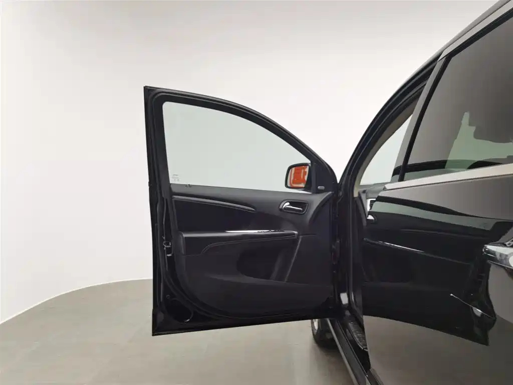 DODGE JCUV 2015