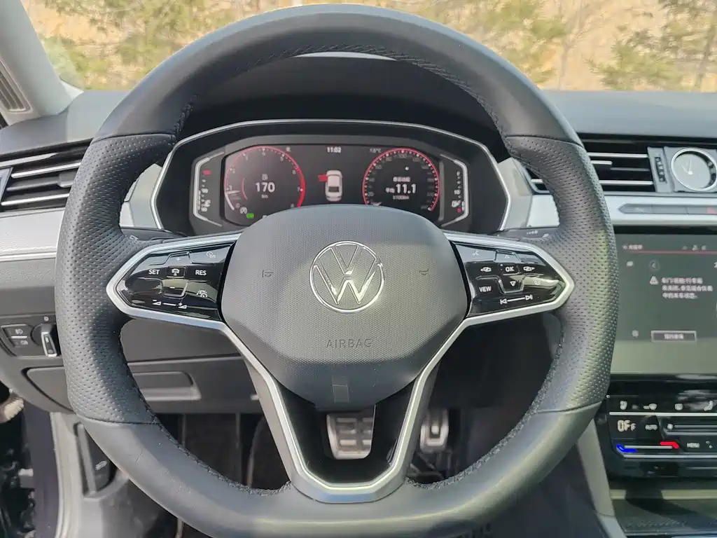VOLKSWAGEN MAGOTAN 2023