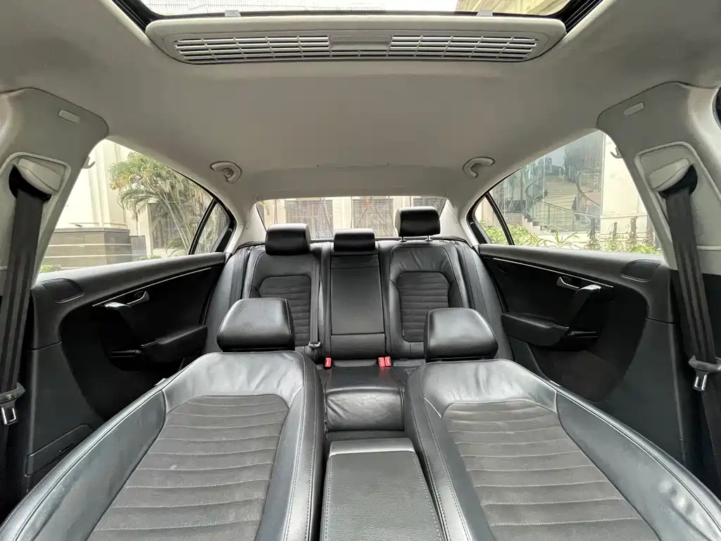 VOLKSWAGEN MAGOTAN 2015