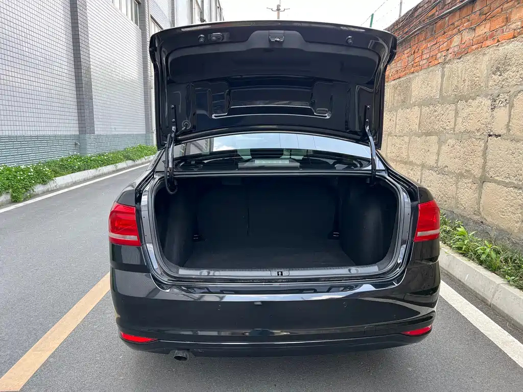 VOLKSWAGEN LAVIDA 2018