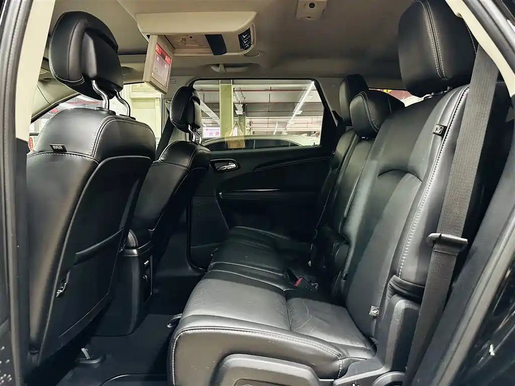 DODGE JCUV 2015