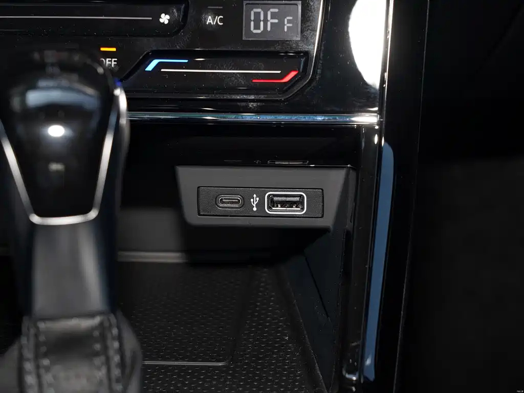 VOLKSWAGEN PASSAT 2023