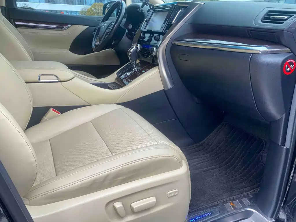 TOYOTA ALPHARD 2018