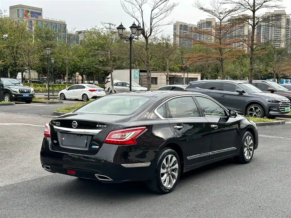 NISSAN TEANA 2015