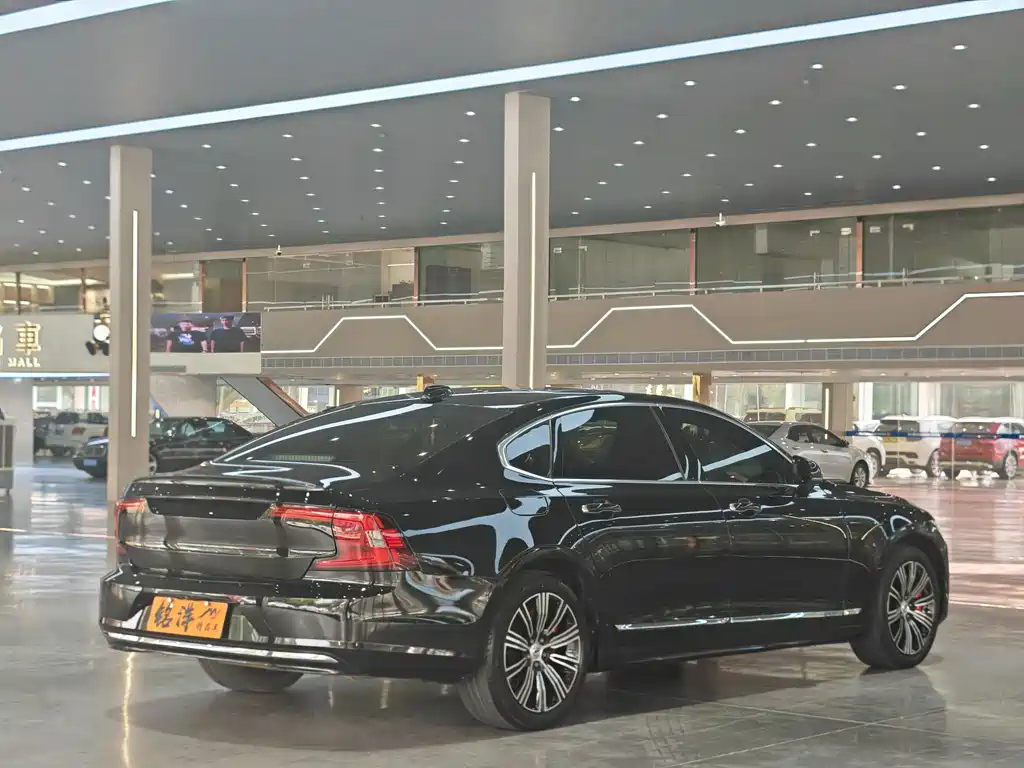 VOLVO S90 2021