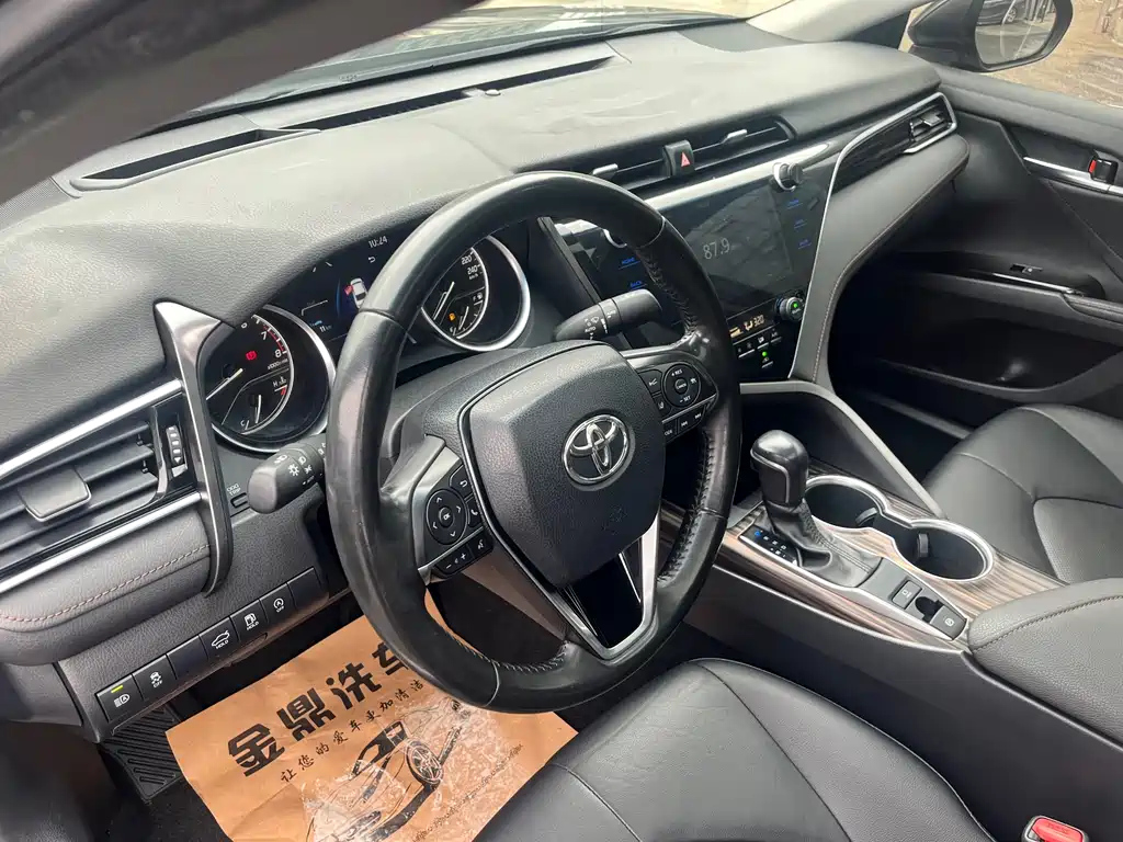 TOYOTA CAMRY 2019