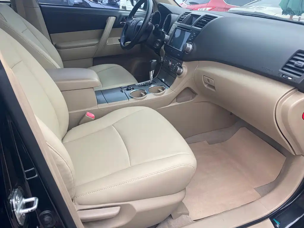 TOYOTA HIGHLANDER 2011
