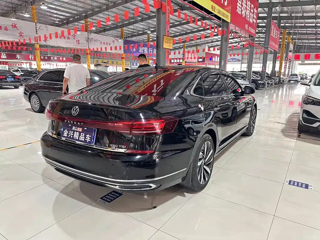 VOLKSWAGEN PASSAT 2023