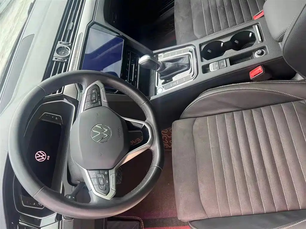VOLKSWAGEN MAGOTAN 2020