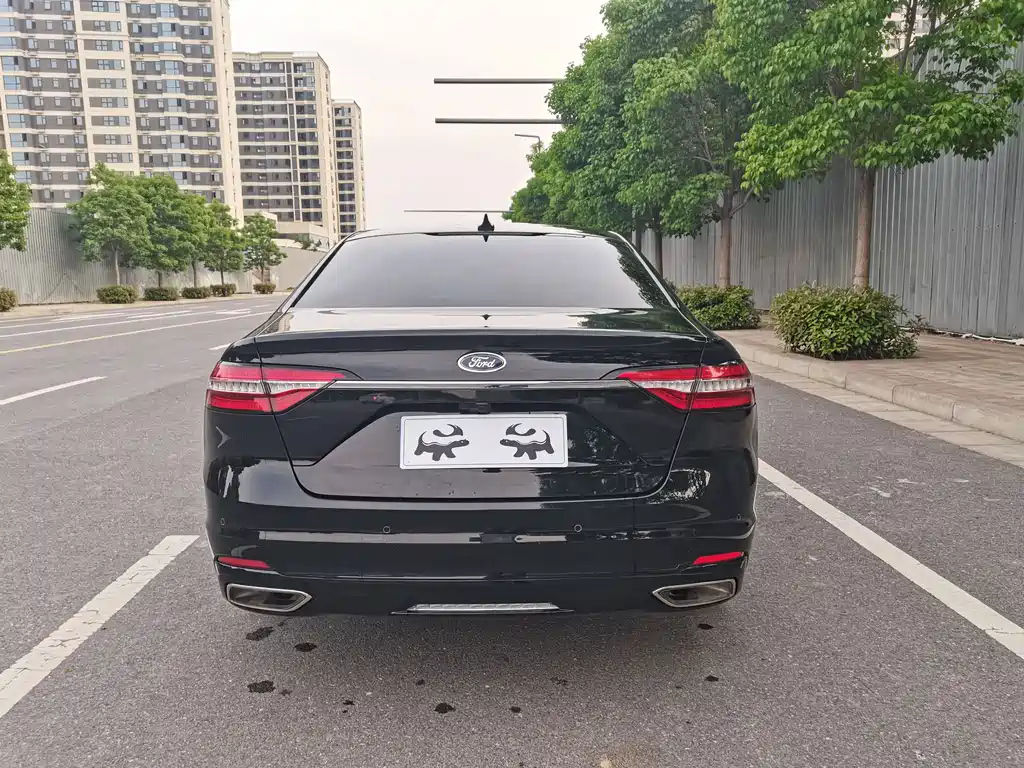 FORD TAURUS 2020