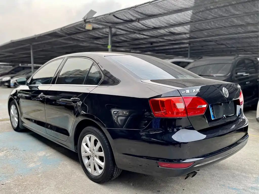 VOLKSWAGEN SAGITAR 2013
