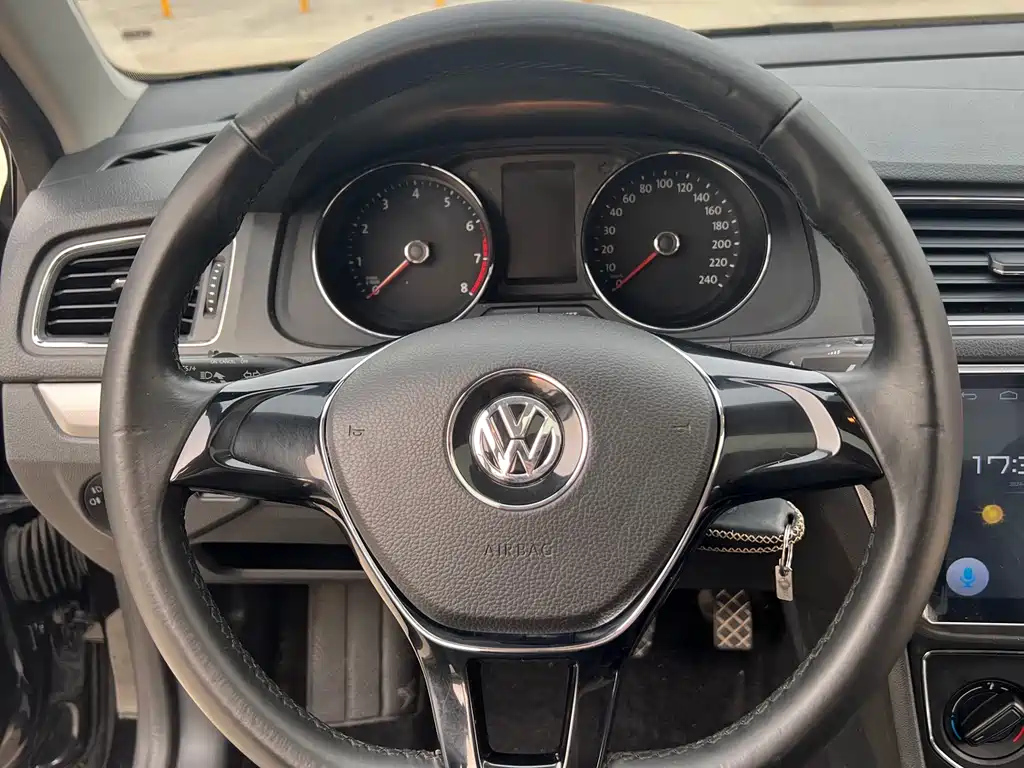 VOLKSWAGEN LAVIDA 2016