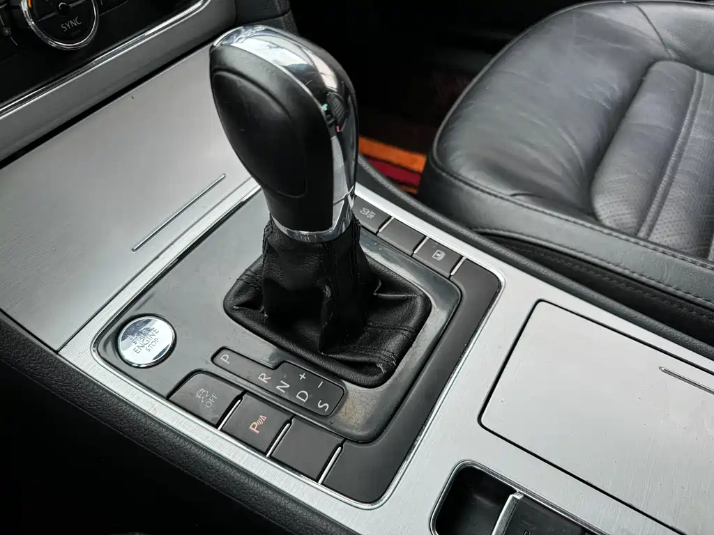 VOLKSWAGEN PASSAT 2013
