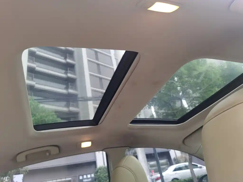 NISSAN TEANA 2010
