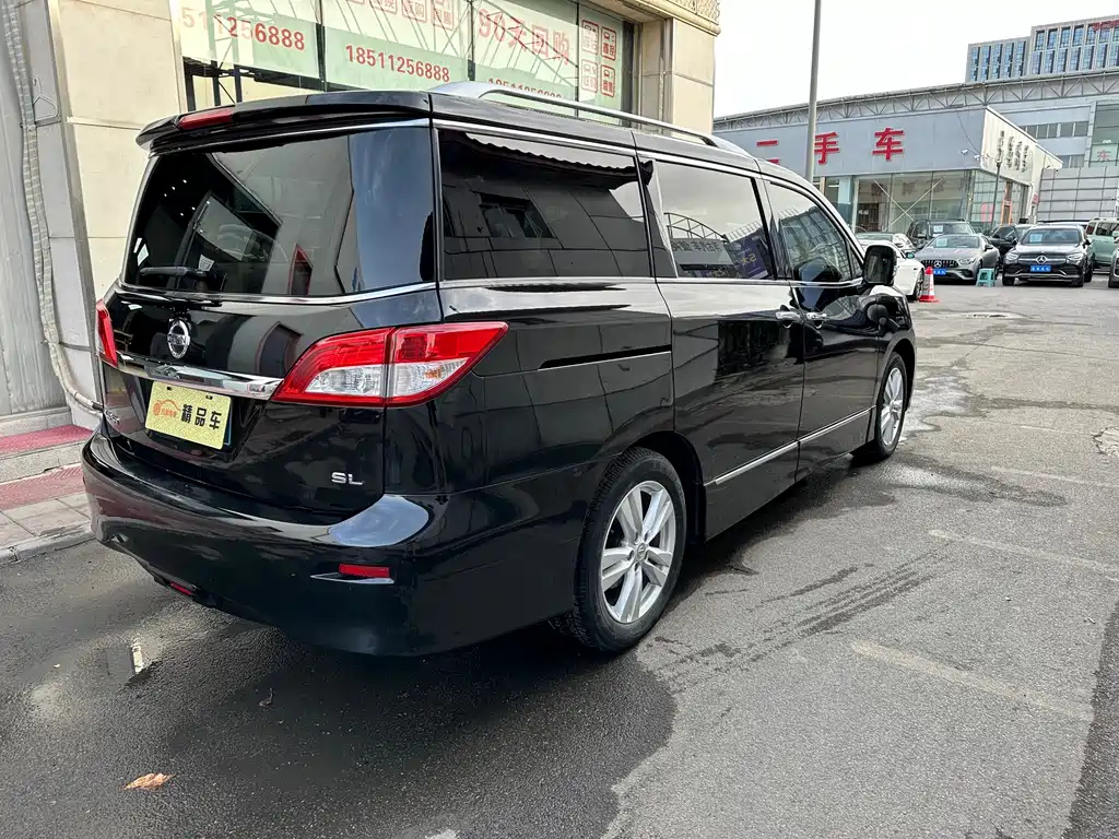 NISSAN QUEST 2018
