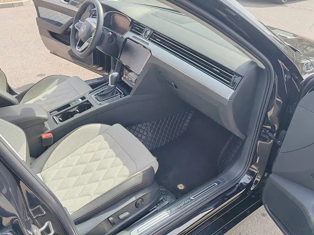 VOLKSWAGEN MAGOTAN 2023