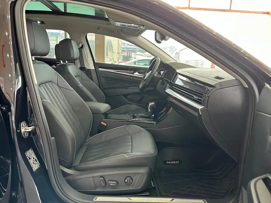 VOLKSWAGEN PASSAT 2023