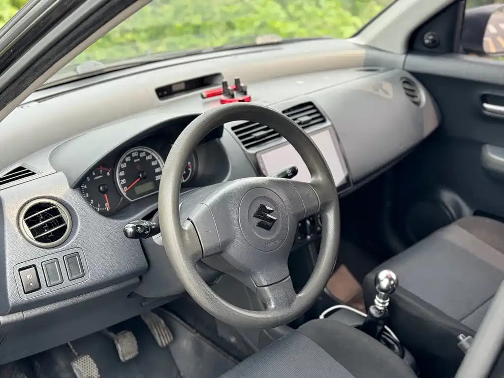 SUZUKI SWIFT 2009