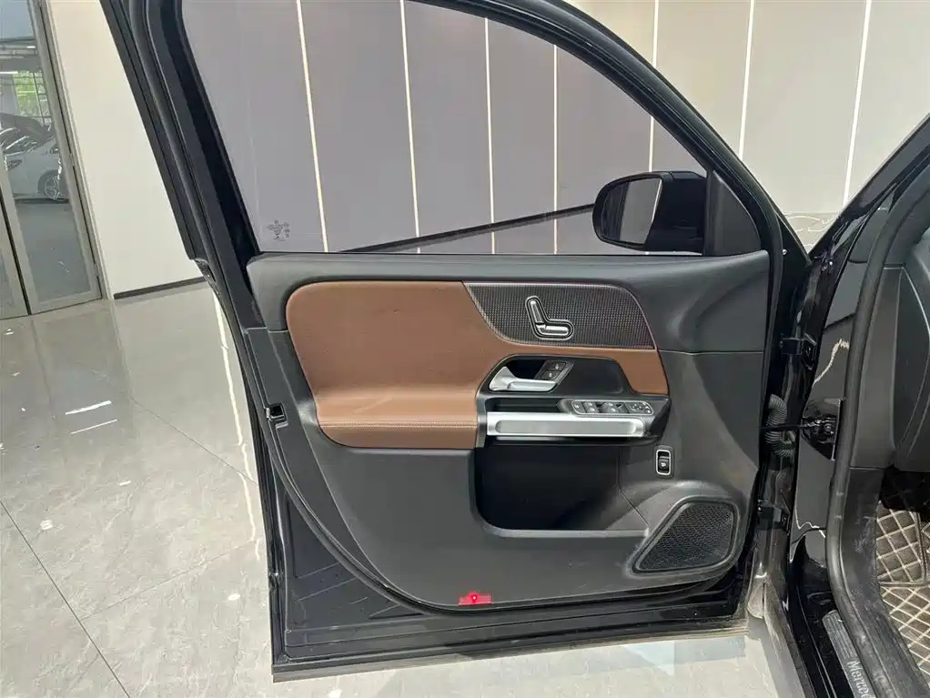 MERCEDES BENZ GLB 2023