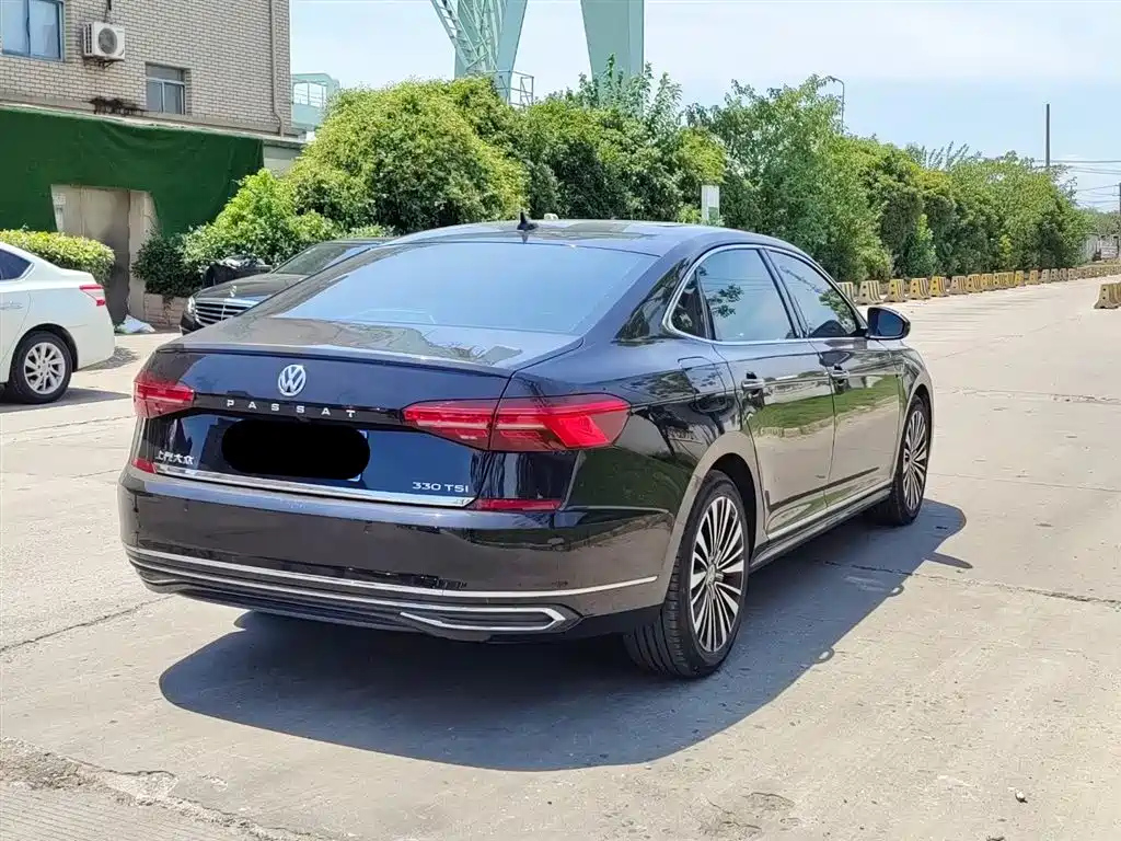 VOLKSWAGEN PASSAT 2021