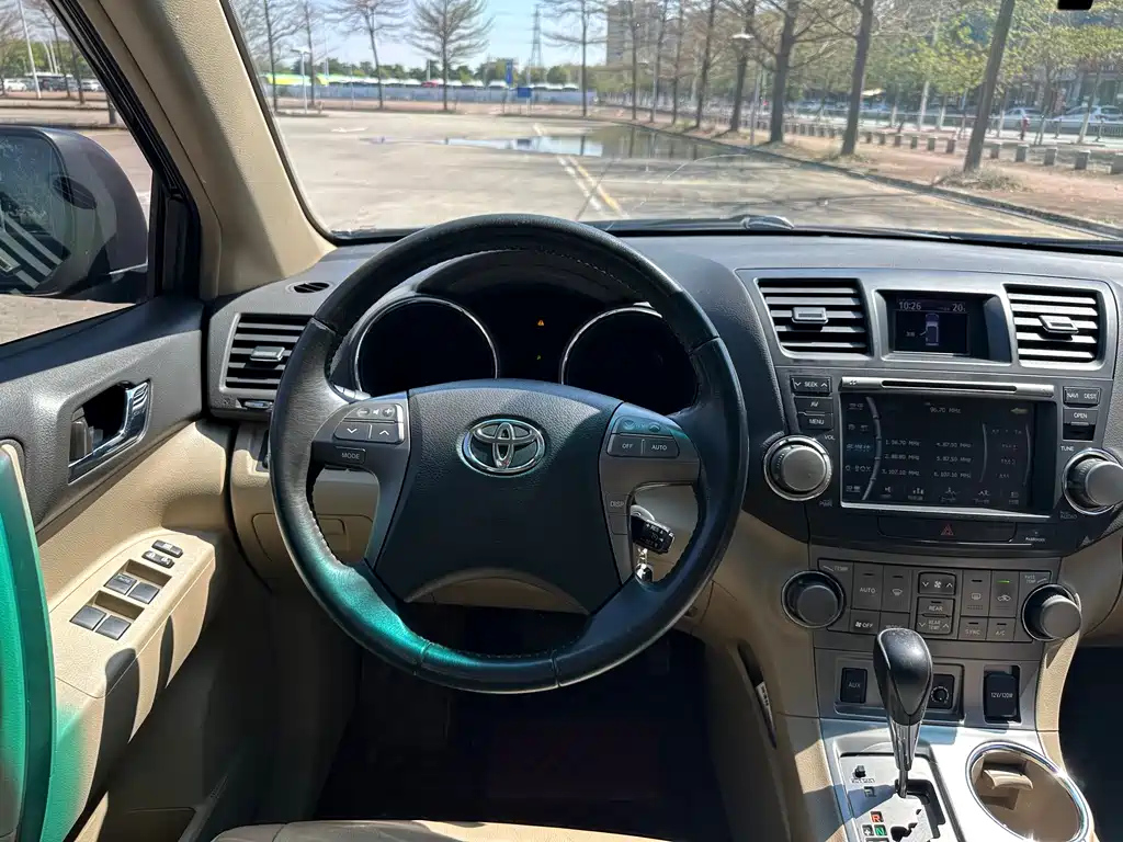 TOYOTA HIGHLANDER 2011