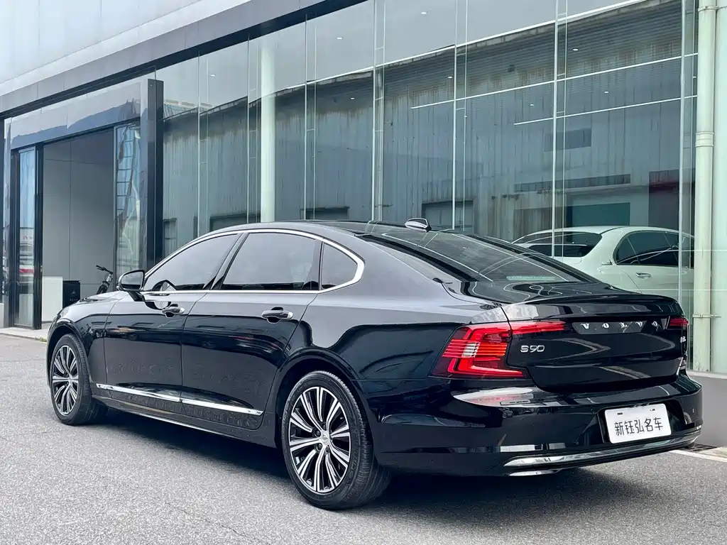 VOLVO S90 2021
