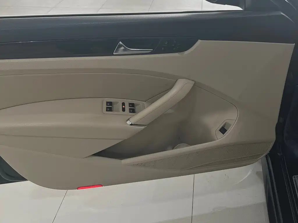 VOLKSWAGEN PASSAT 2015