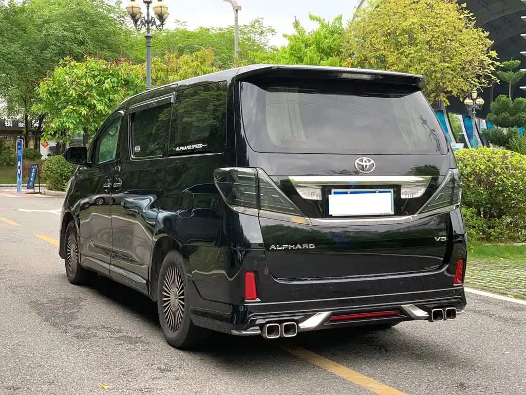 TOYOTA ALPHARD 2011
