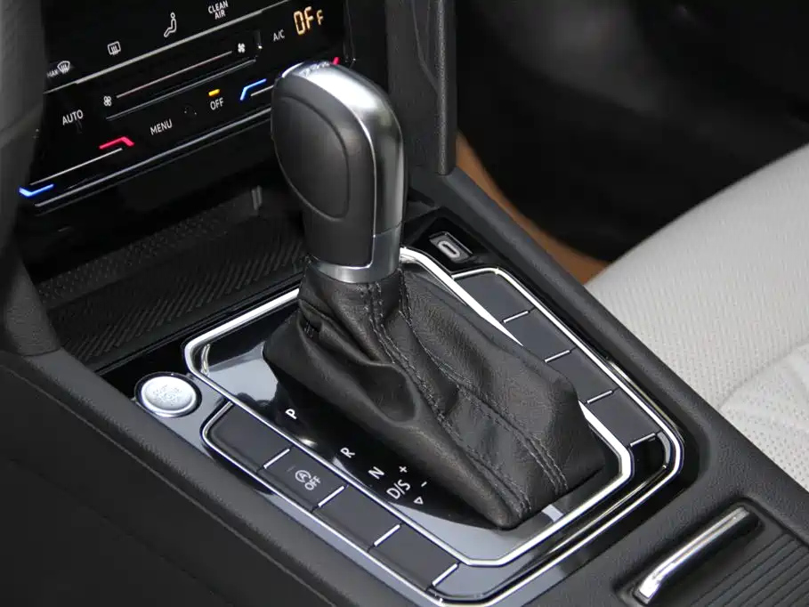 VOLKSWAGEN MAGOTAN 2023