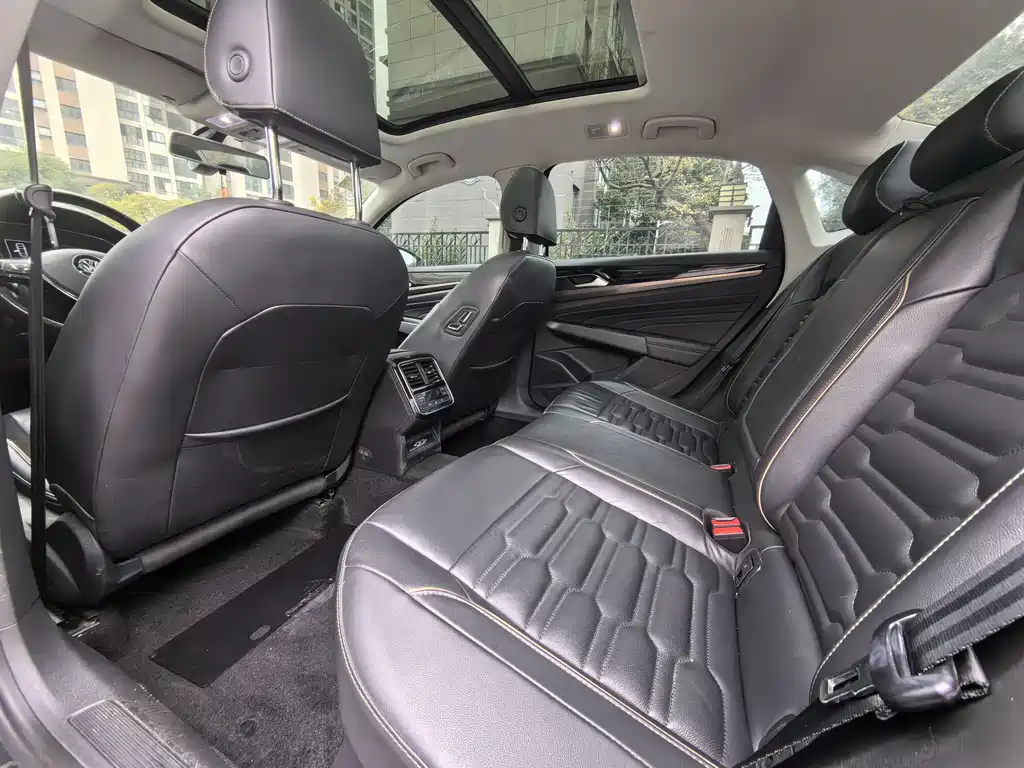 VOLKSWAGEN PASSAT 2020