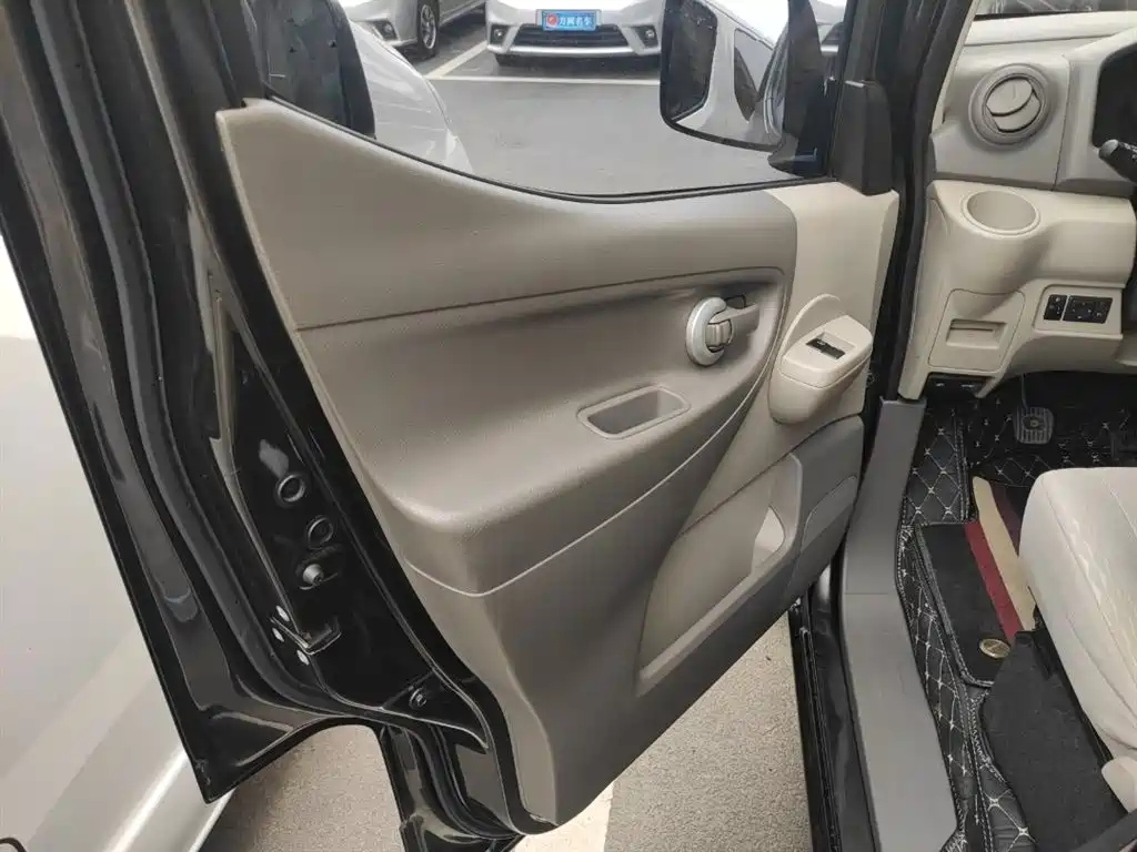 NISSAN NV200 2020