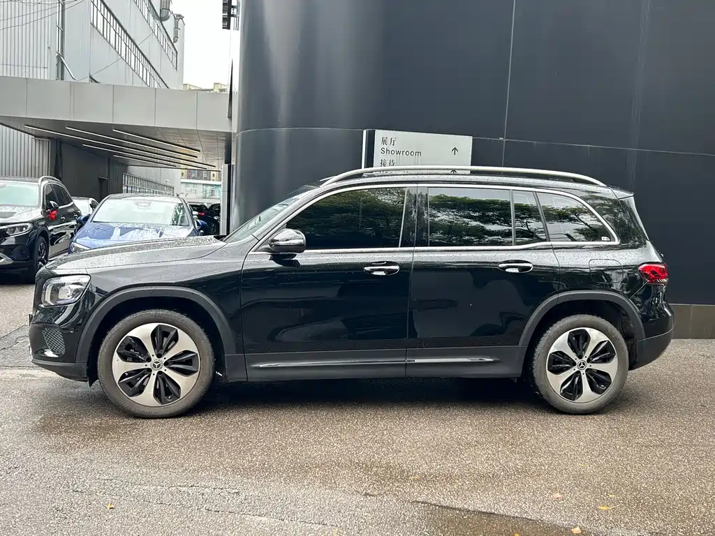 MERCEDES BENZ GLB 2023